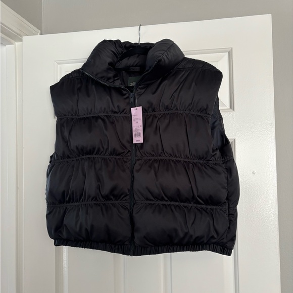 Wild Fable Black Puffer Vest - Cropped - Size M - NWT - Picture 1 of 5
